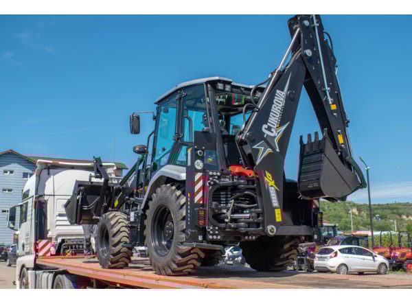 Buldoexcavator CUKUROVA 885 XG STAGE V joystick - de vanzare